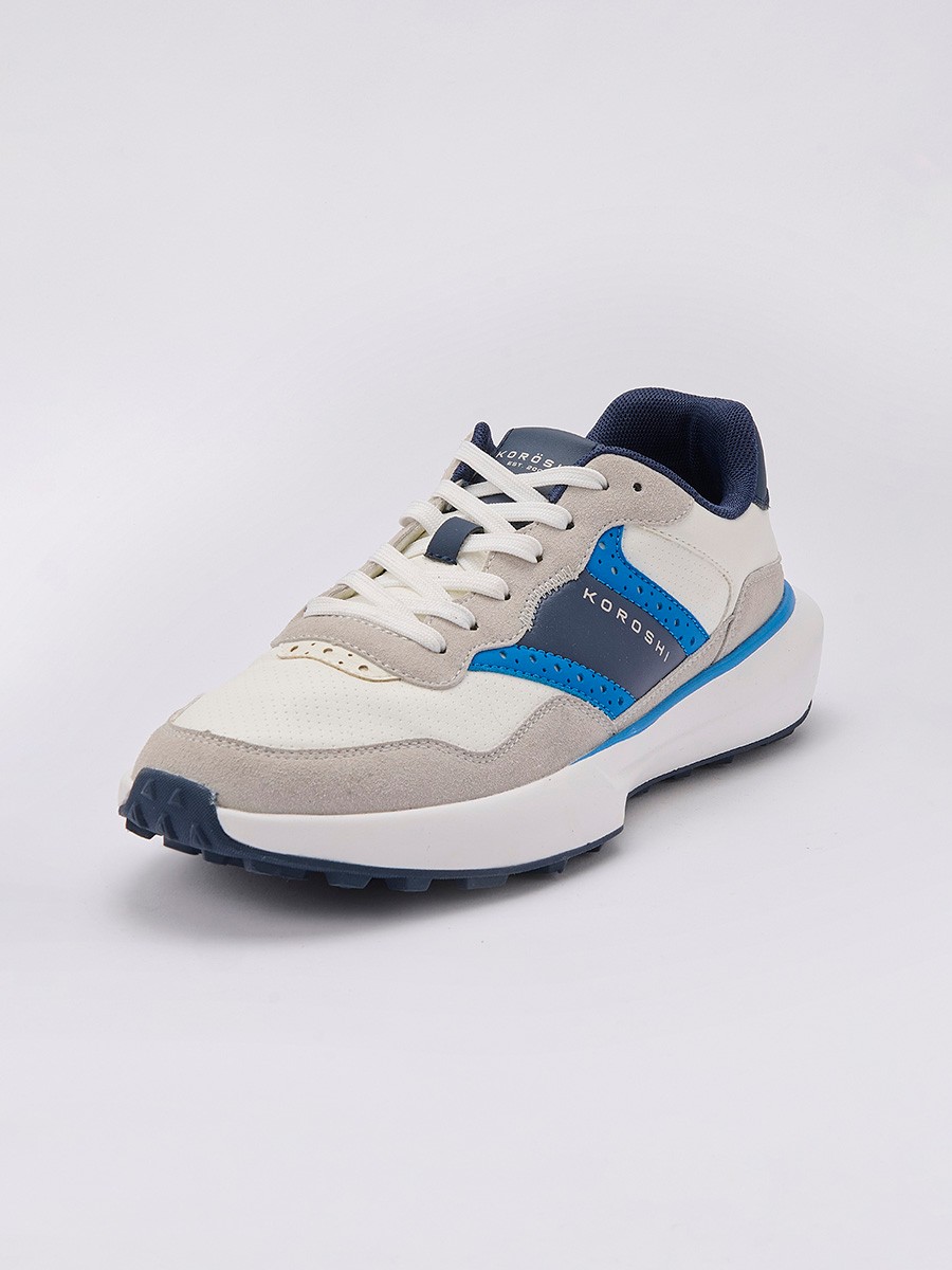 Baskets blanches pour homme avec lacets. En polyuréthane et polyester, confortables, légères et polyvalentes.