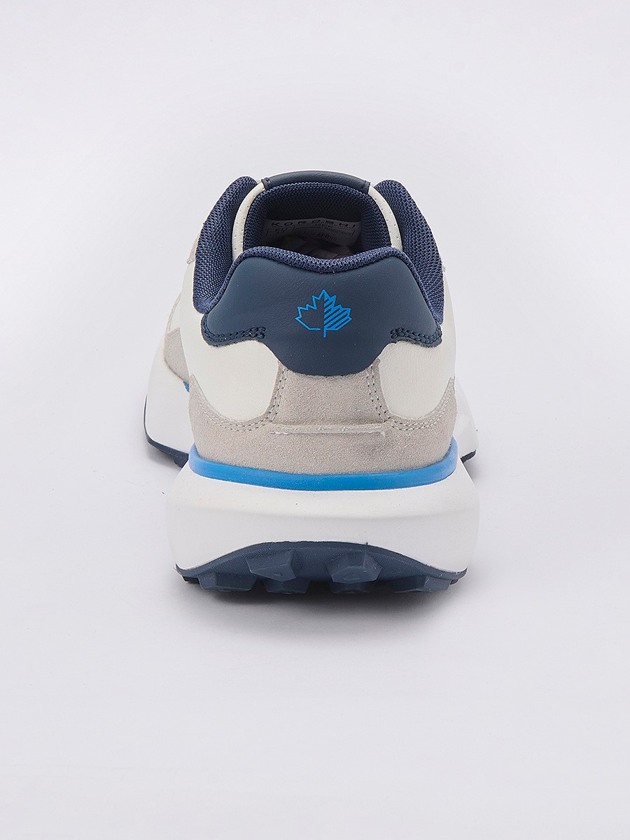 Baskets blanches pour homme avec lacets. En polyuréthane et polyester, confortables, légères et polyvalentes.