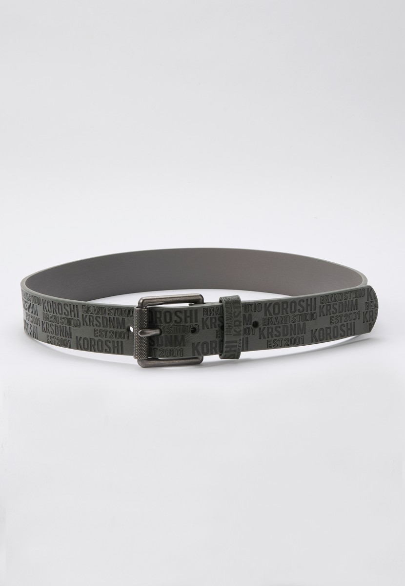 Ceinture homme en simili cuir gris. 100 % polyuréthane, résistante et polyvalente pour tenues casual ou habillées.