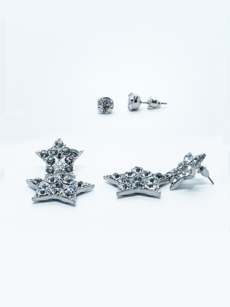 Set de boucles d’oreilles argentées brillantes pour femme