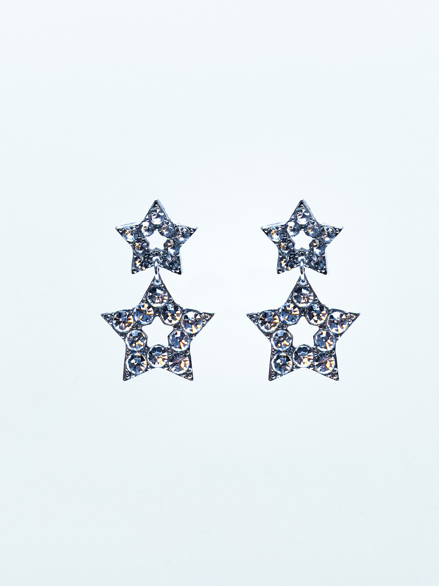 Set de boucles d’oreilles argentées brillantes pour femme