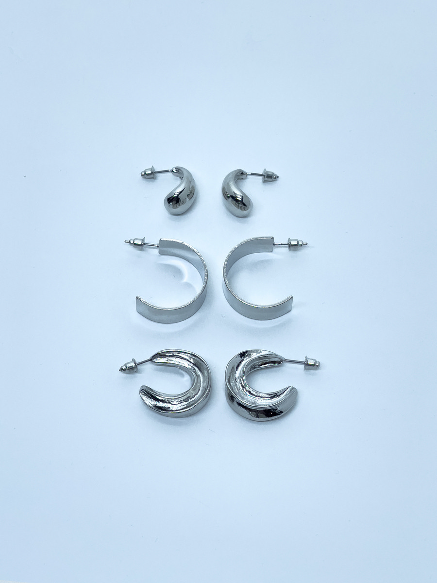 Set de tres pendientes tipo aro plateados para mujer