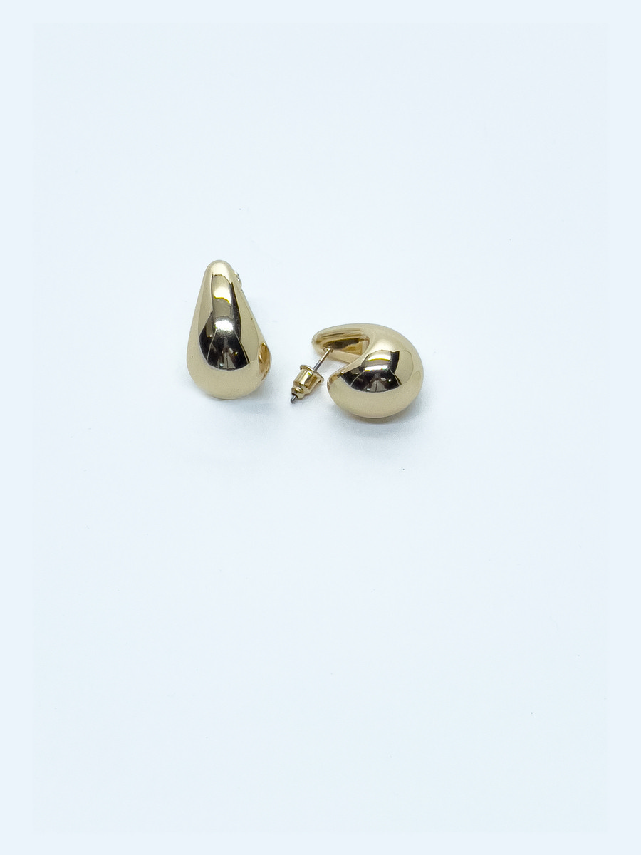 Set de trois boucles d’oreilles dorées combinées avec fermoir pour femme