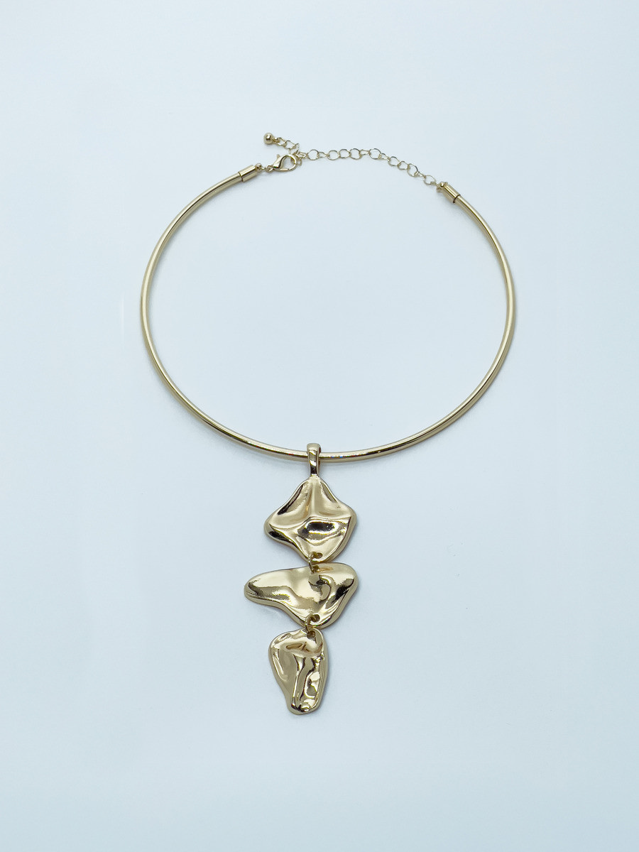 Goldenes starres Collier mit Kaskadenanhänger und Karabinerverschluss für Damen