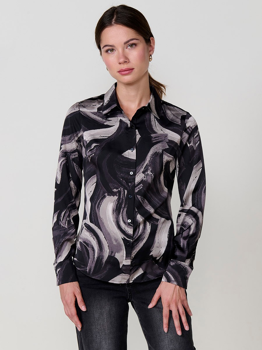 Women’s satin shirt with abstract print, shirt collar and front buttons.