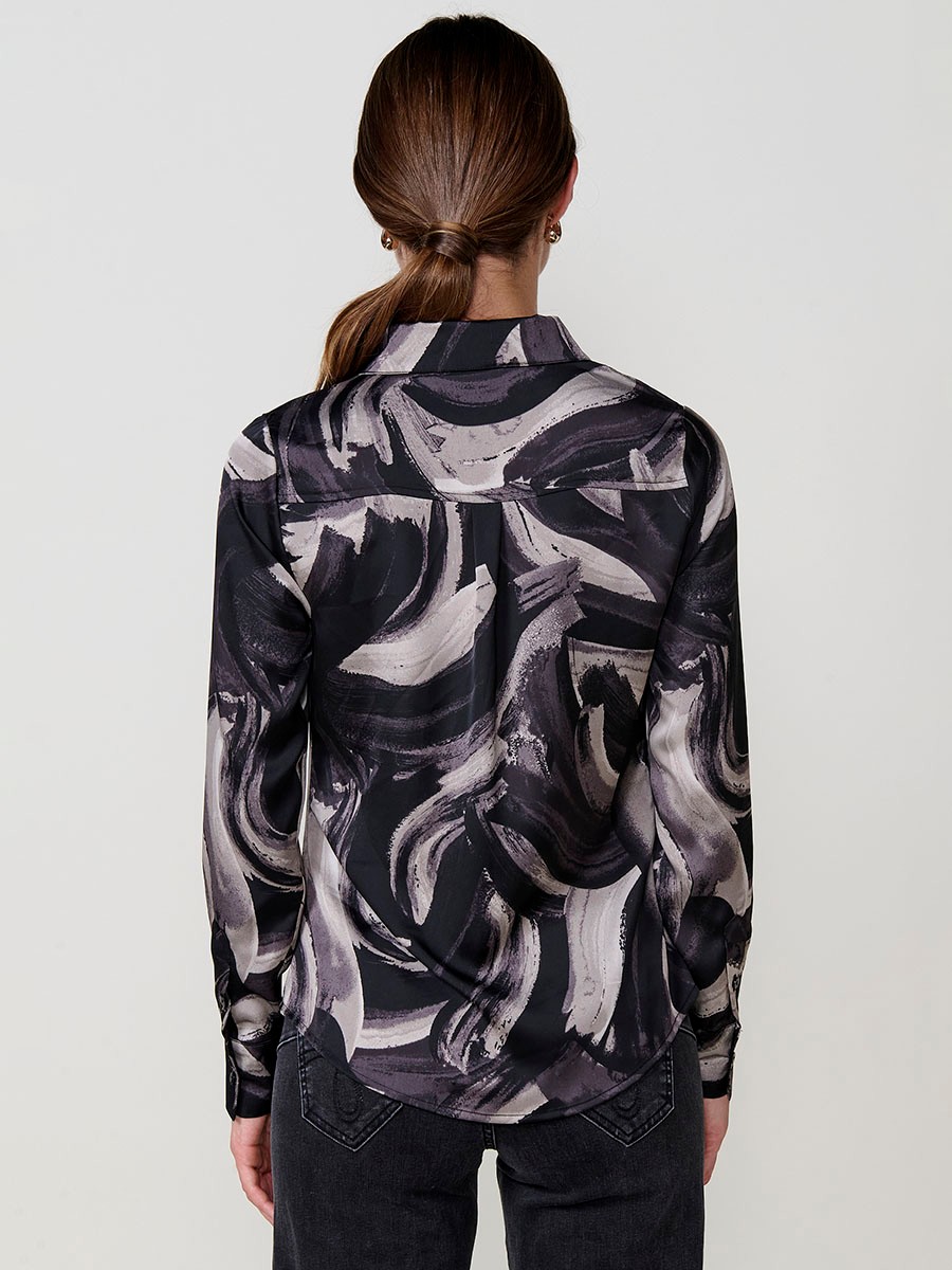 Women’s satin shirt with abstract print, shirt collar and front buttons.