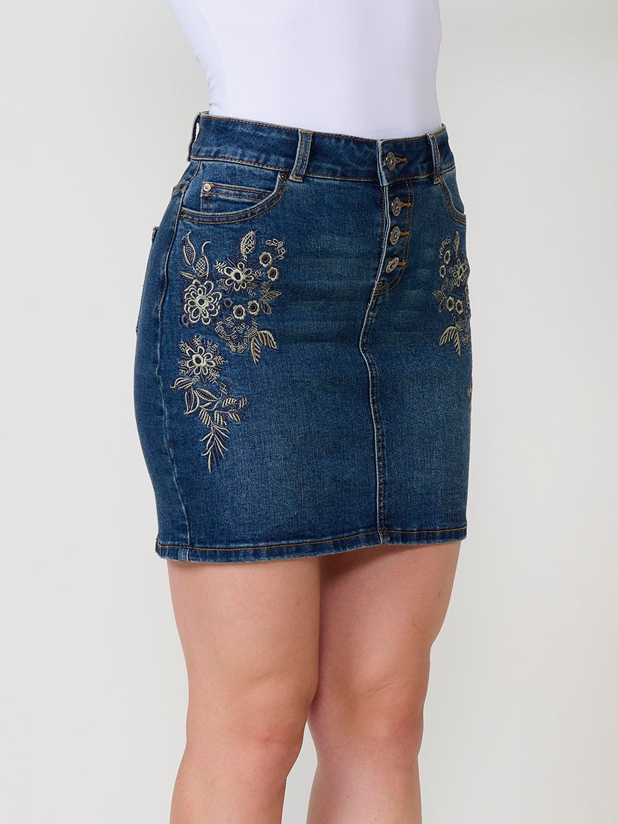 Falda corta denim mujer azul oscuro con bordado floral y botones metálicos 8