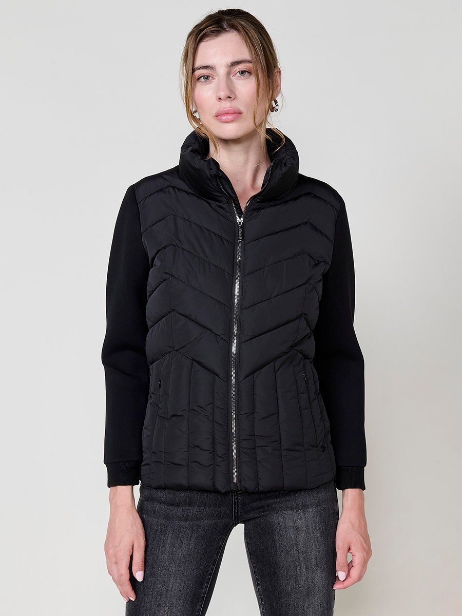 Veste femme en nylon matelassé et néoprène, col montant, fermeture zip métallique, poches cachées et plaque logo Koröshi.