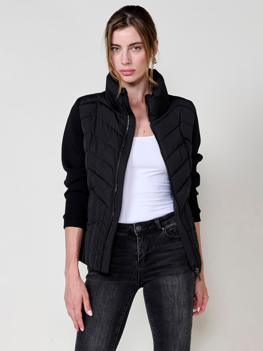 Veste femme en nylon matelassé et néoprène, col montant, fermeture zip métallique, poches cachées et plaque logo Koröshi.