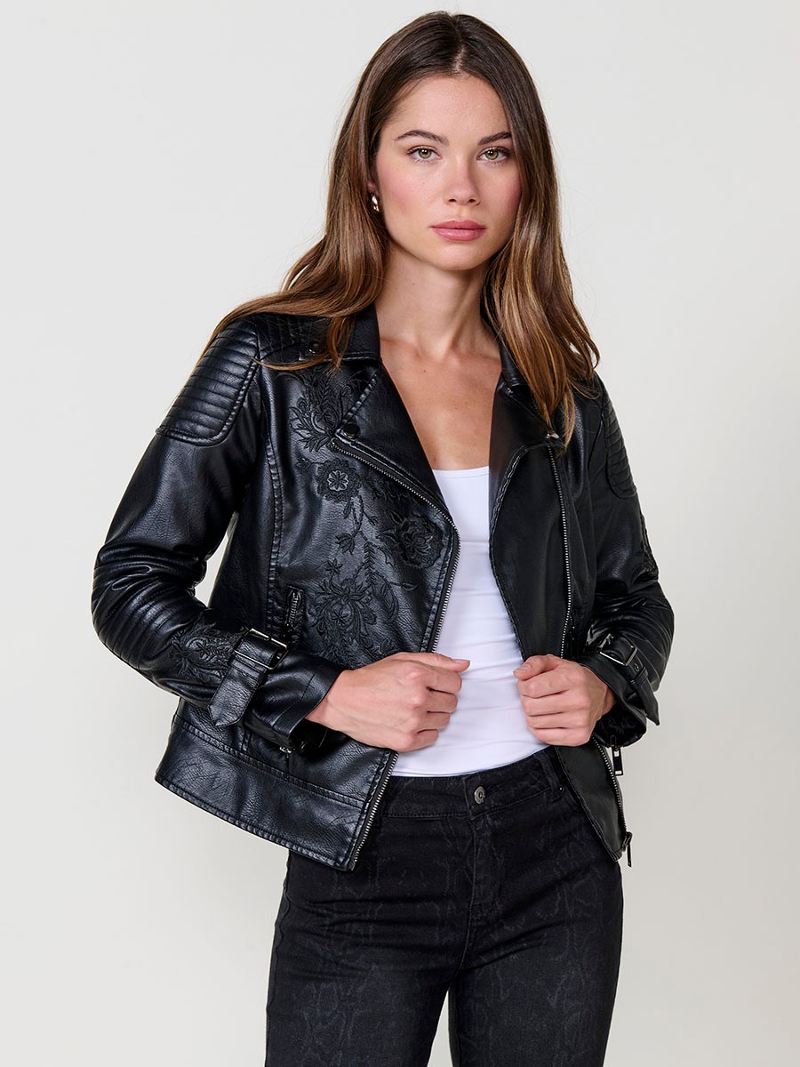 Women’s biker jacket in black faux leather, mao collar, metallic zipper closure and decorative chest pockets.