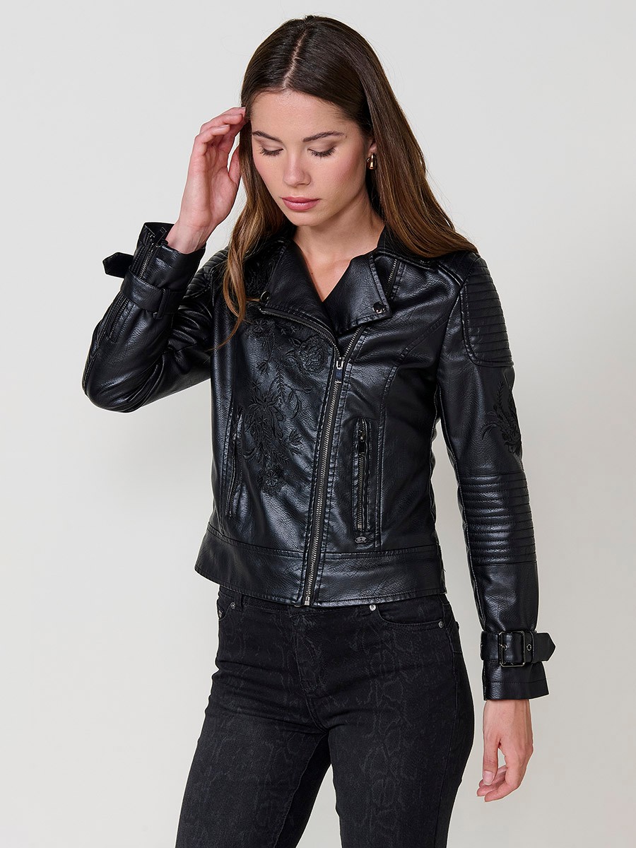 Women’s biker jacket in black faux leather, mao collar, metallic zipper closure and decorative chest pockets.