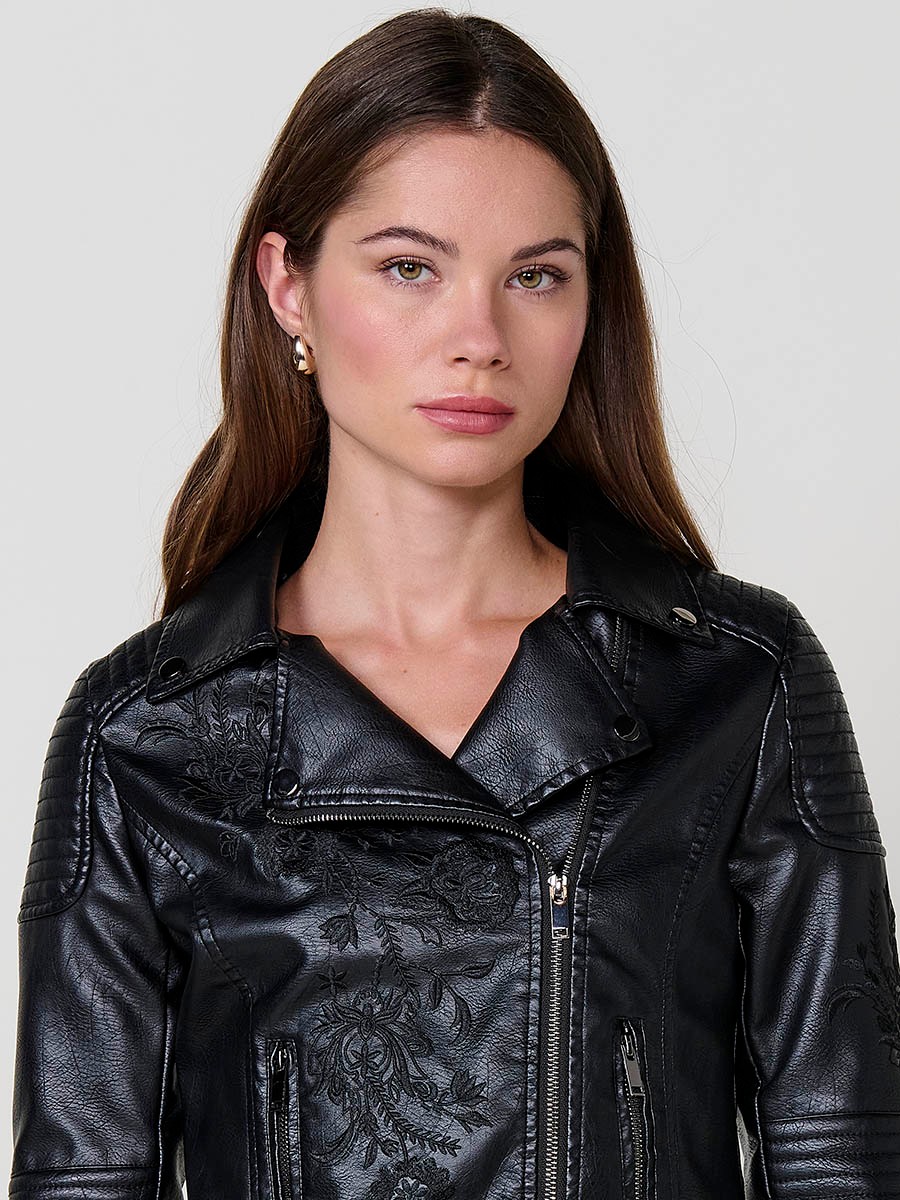 Women’s biker jacket in black faux leather, mao collar, metallic zipper closure and decorative chest pockets.
