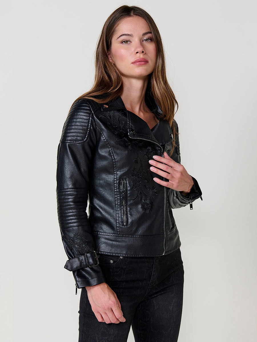 Women’s biker jacket in black faux leather, mao collar, metallic zipper closure and decorative chest pockets.