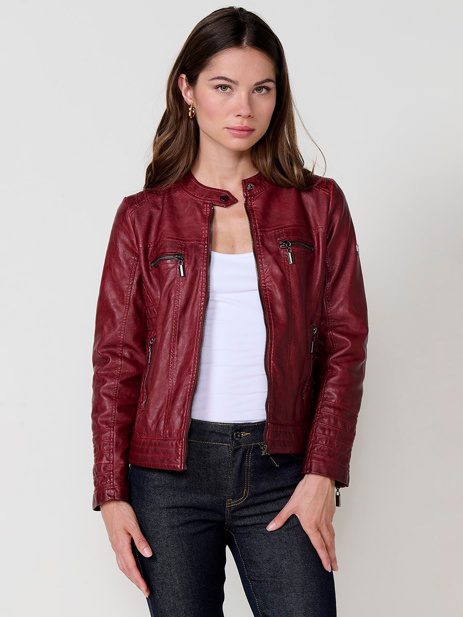Women’s biker jacket in burgundy faux leather, mao collar, faux fur lining, quilted sleeves and metallic zippers.