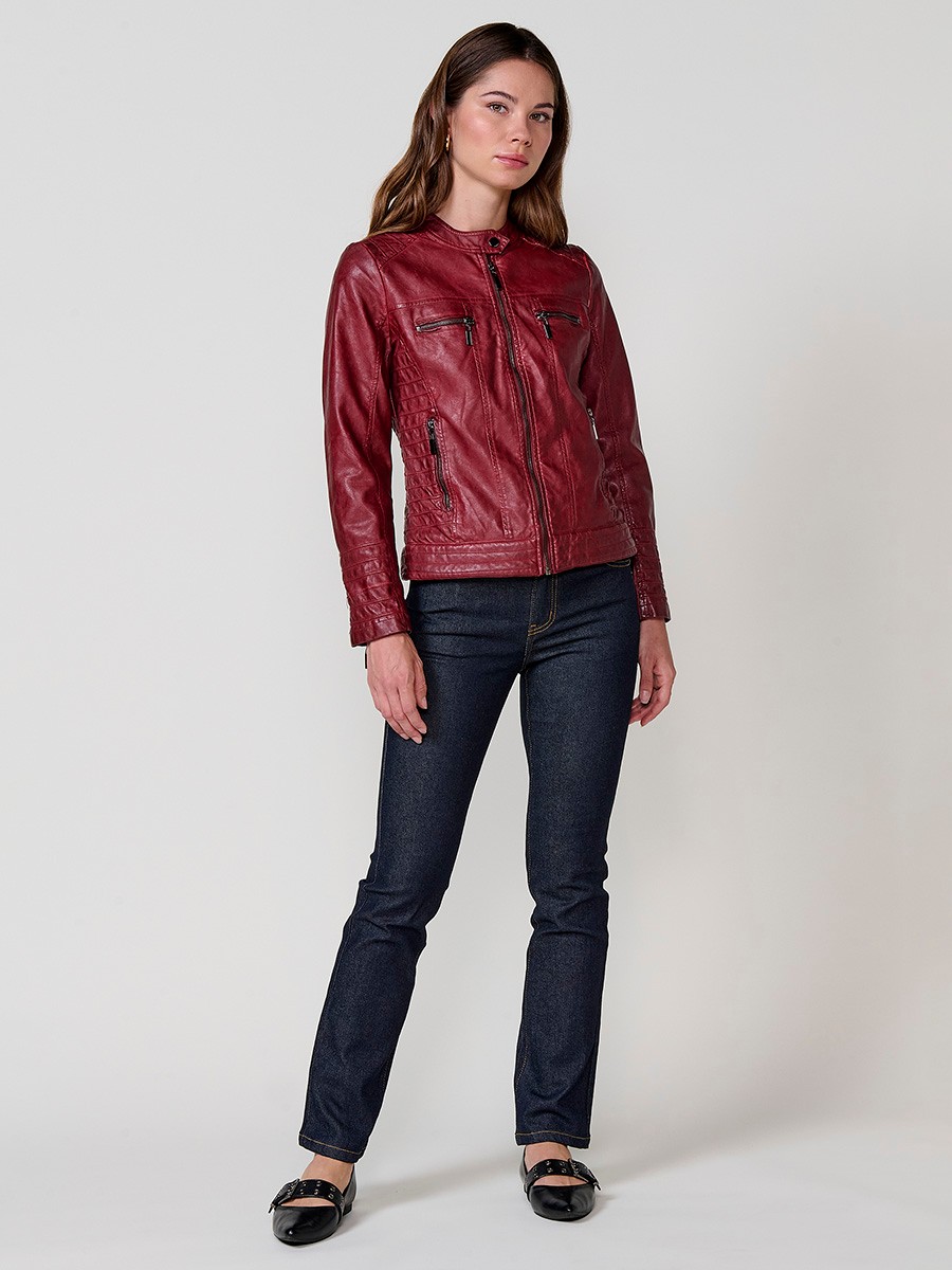 Women’s biker jacket in burgundy faux leather, mao collar, faux fur lining, quilted sleeves and metallic zippers.