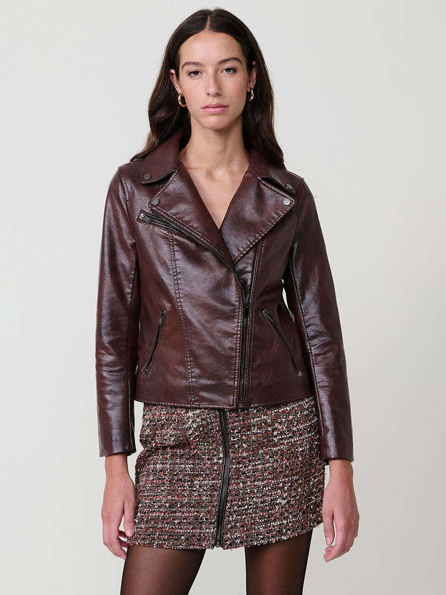 Women’s biker jacket in brown faux leather with quilted lining, metallic zipper pockets and stitched details.