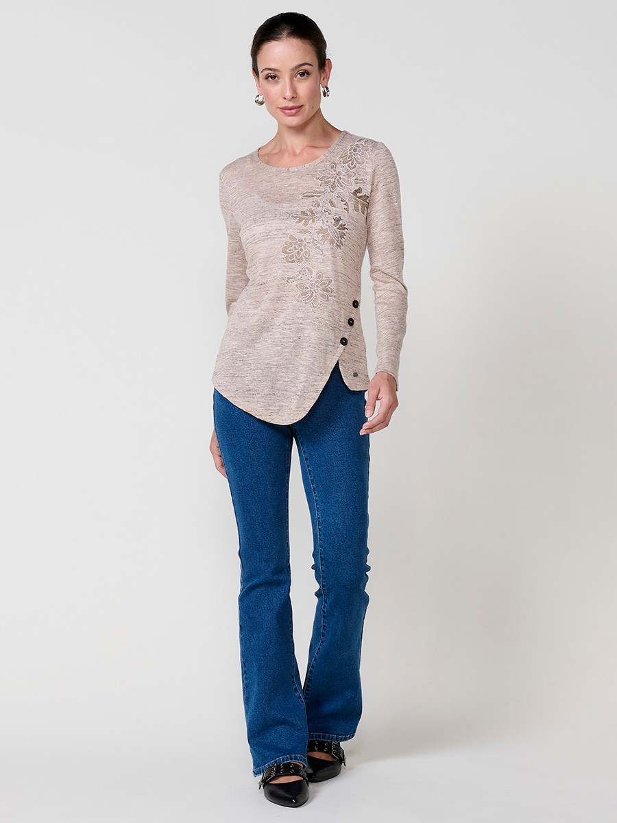 Women’s melange-effect T-shirt with asymmetric hem, diagonal buttons and shiny embroidery.