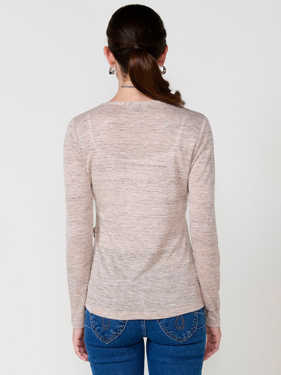 Women’s melange-effect T-shirt with asymmetric hem, diagonal buttons and shiny embroidery.