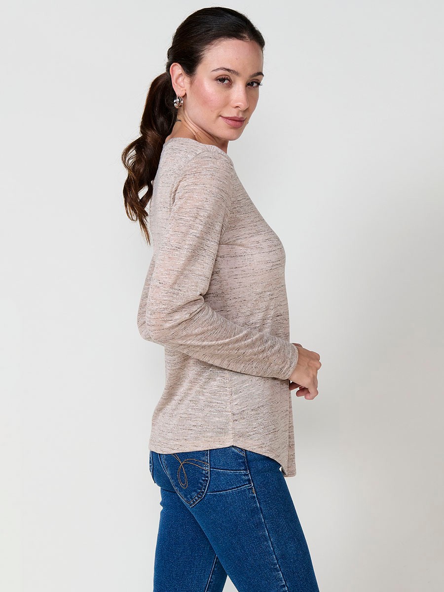 Women’s melange-effect T-shirt with asymmetric hem, diagonal buttons and shiny embroidery.
