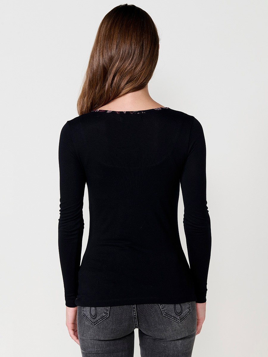 Camiseta negra de manga larga con cuello pico y estampado floral efecto bordado para mujer