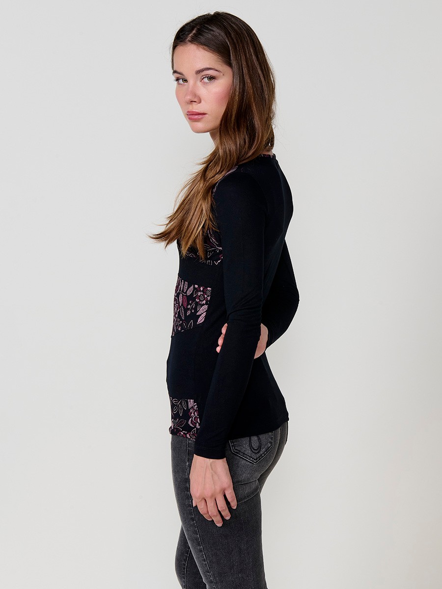 Camiseta negra de manga larga con cuello pico y estampado floral efecto bordado para mujer