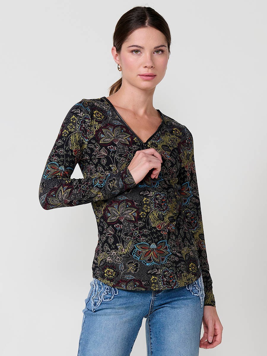 Women’s long sleeve floral top with V-neckline and metallic zipper with ring detail. Koröshi logo plate on the front.