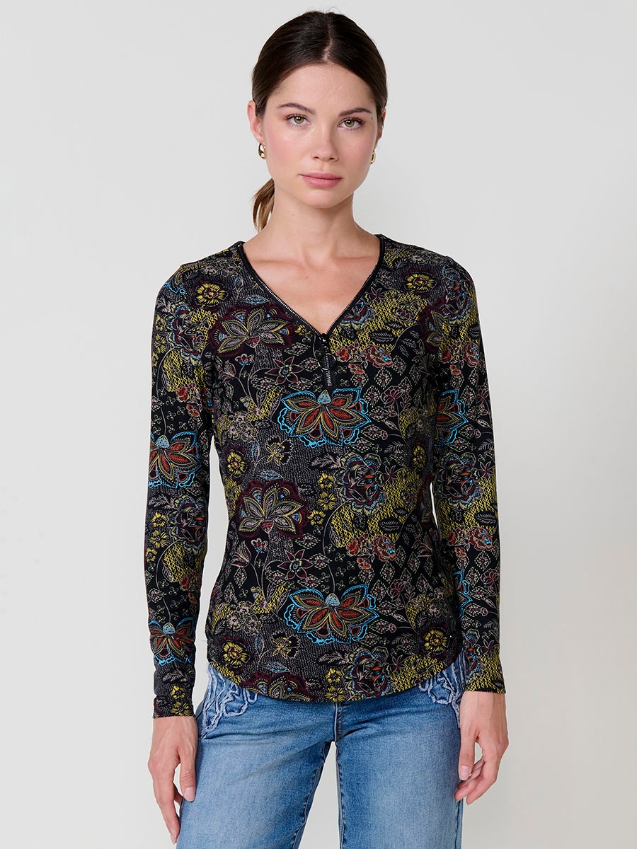 Women’s long sleeve floral top with V-neckline and metallic zipper with ring detail. Koröshi logo plate on the front.