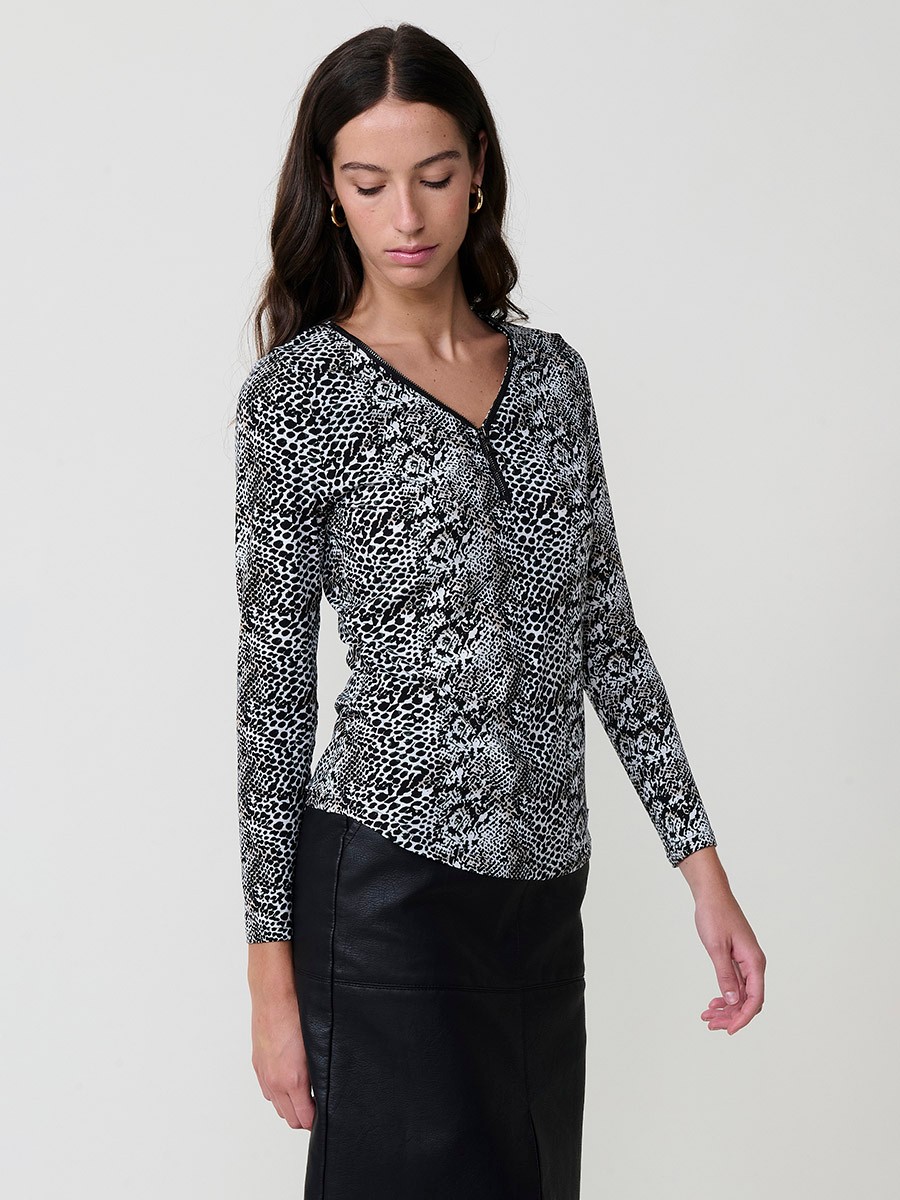Women’s long sleeve animal print top with V-neckline, metallic ring zipper, and Koröshi logo plate.