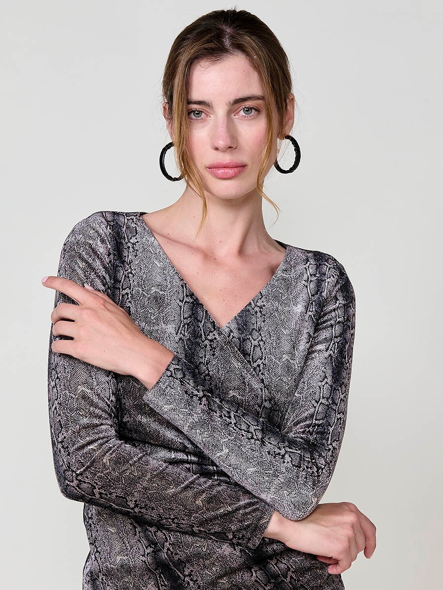 Women’s long sleeve top in velvet with animal print, wrap neckline and ruched front. Koröshi metal logo plate.