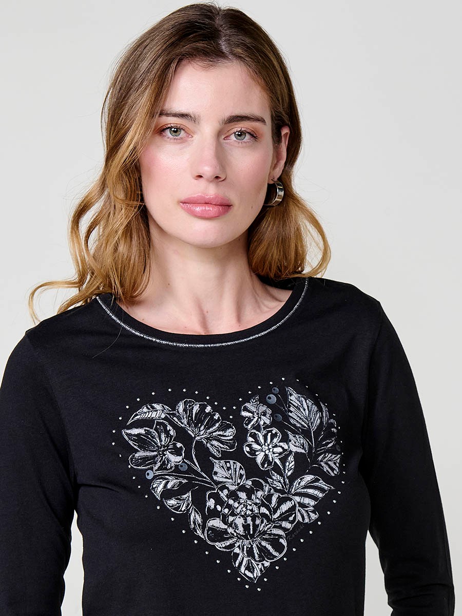 Camiseta negra mujer algodón manga larga con corazón foil y tachas 1