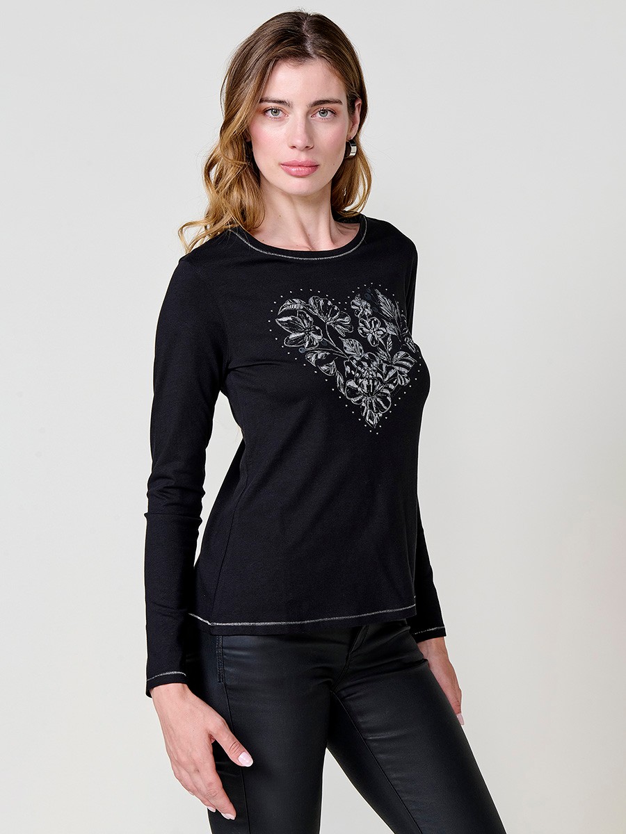 Camiseta negra mujer algodón manga larga con corazón foil y tachas 4