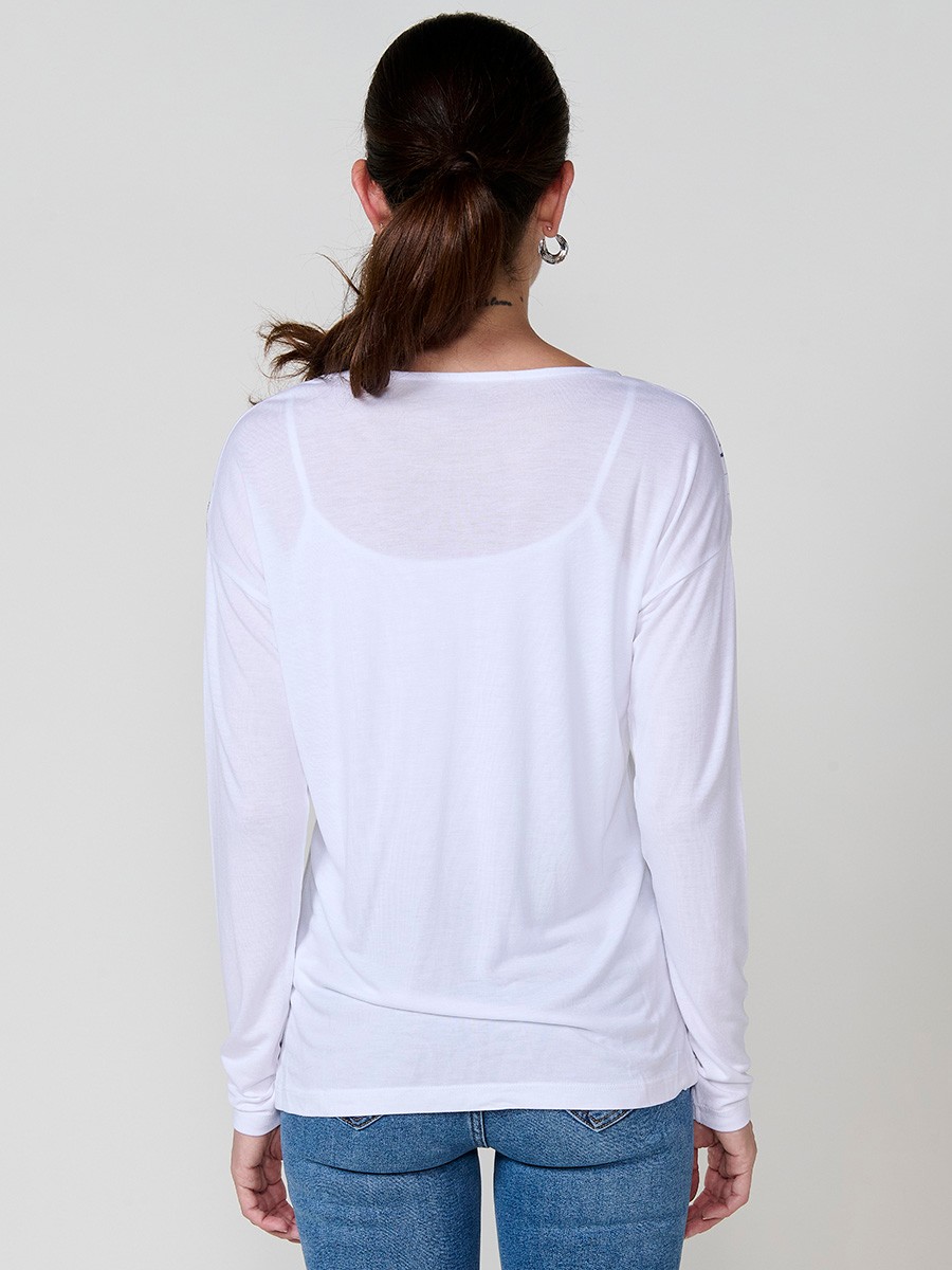 Camiseta blanca mujer manga larga con estampado de plumas y foil