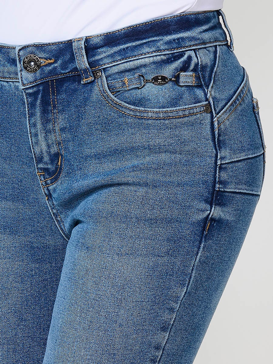 Jean femme bleu foncé push-up coupe regular avec ourlet effiloché 3