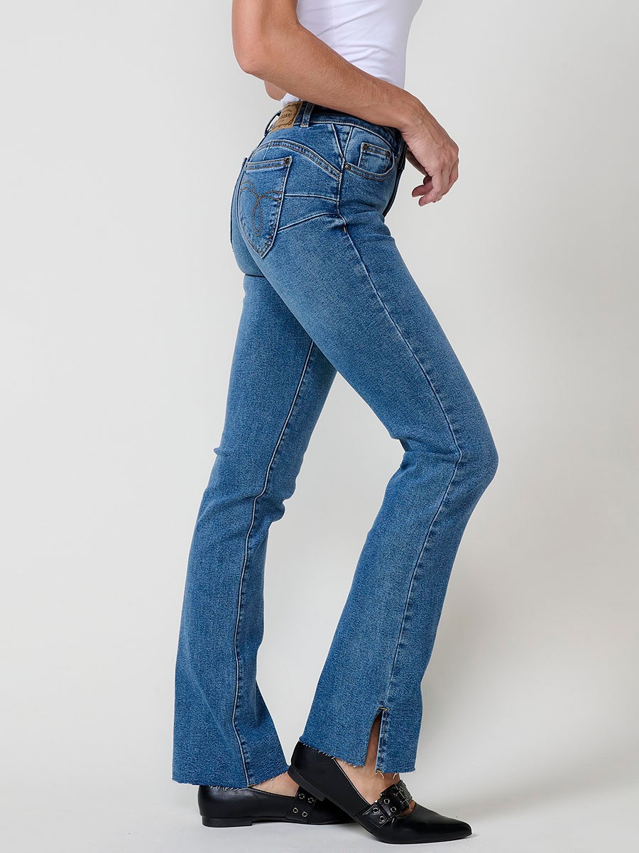 Jean femme bleu foncé push-up coupe regular avec ourlet effiloché 10