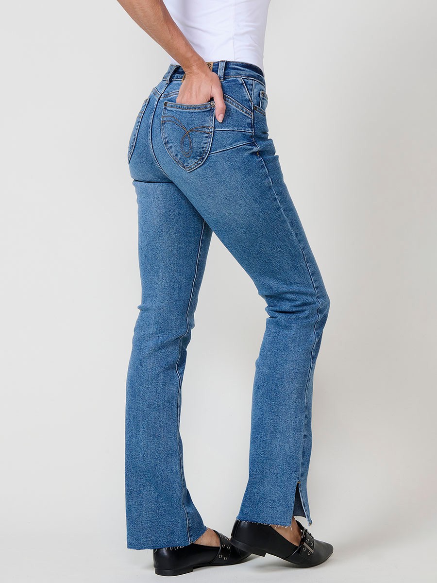 Jean femme bleu foncé push-up coupe regular avec ourlet effiloché 4