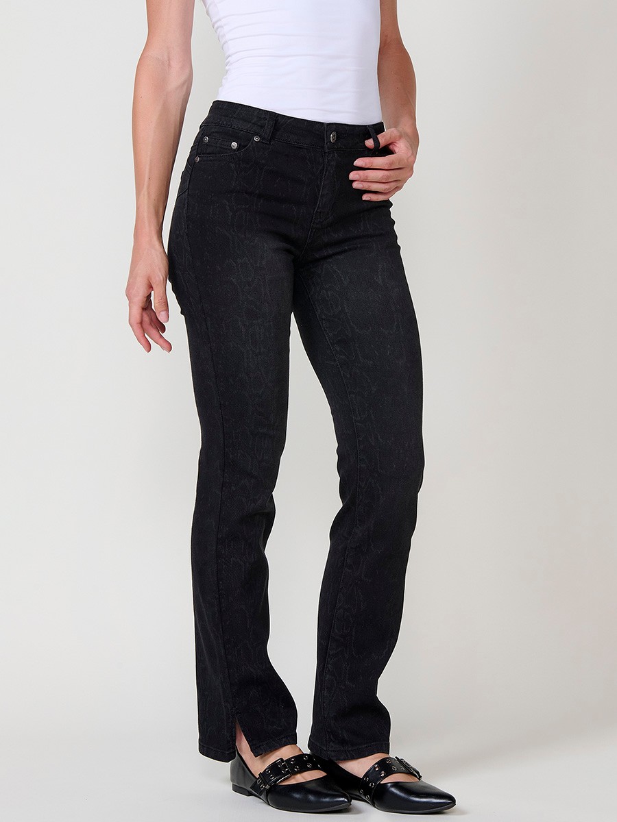 Schwarze Damen-Regular-Push-Up-Jeans aus Stretch-Denim mit Schlangenmuster, fünf Taschen und Seitenschlitzen am Saum.