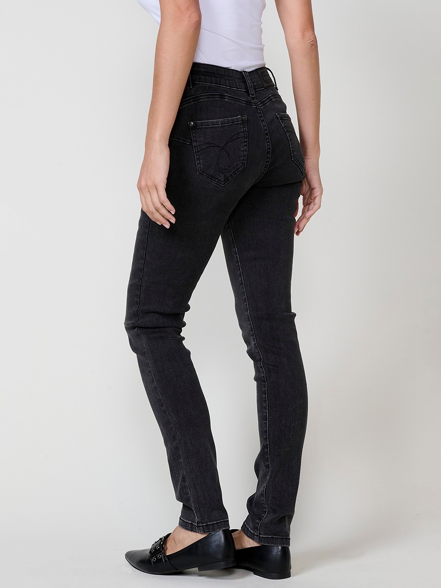 Women’s slim fit double push up black jeans with stretch fabric, five pockets and subtle shiny embroidery at the front.