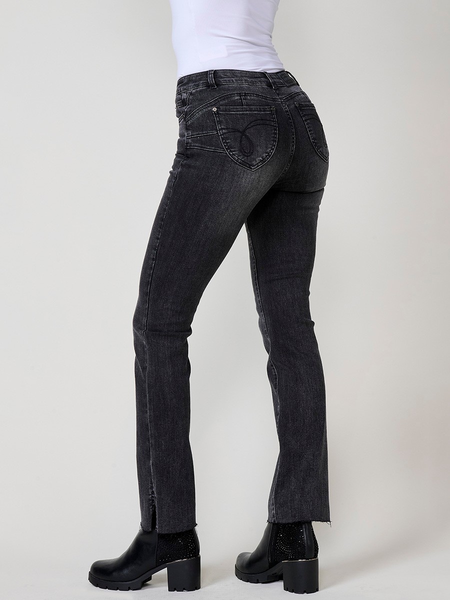 Jean noir femme coupe regular push-up avec ourlets bruts