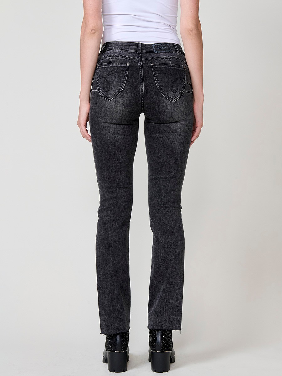 Jean noir femme coupe regular push-up avec ourlets bruts