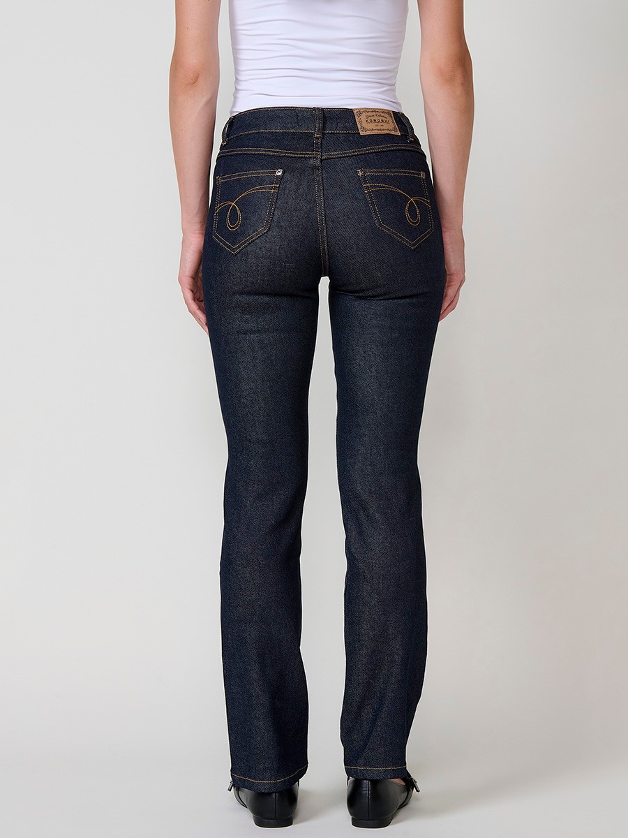 Pantalón vaquero azul muy oscuro para mujer, corte wide de tiro medio, cinco bolsillos y pespuntes marcados a contraste.