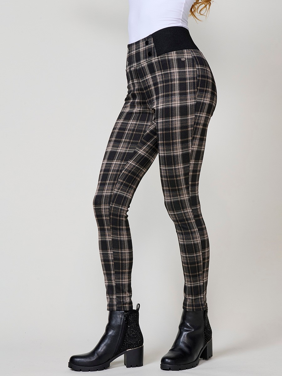 Leggings de mujer en jacquard de cuadros, tiro medio, cintura ancha con goma y detalle de botones decorativos frontales.