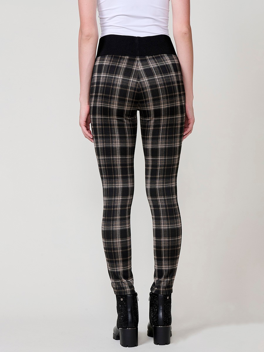 Leggings de mujer en jacquard de cuadros, tiro medio, cintura ancha con goma y detalle de botones decorativos frontales.