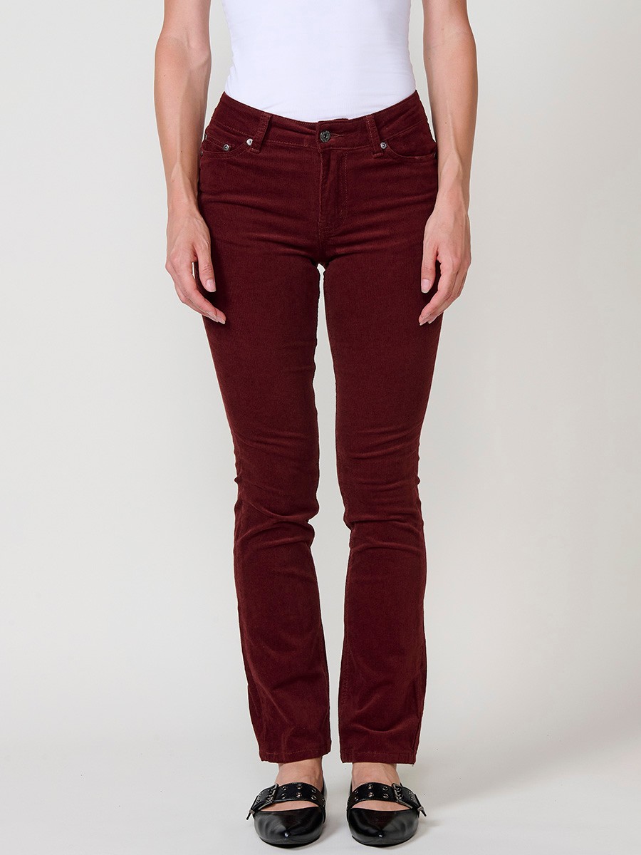 Pantalón de micropana elástica para mujer, modelo regular con efecto doble push up, tiro medio y cinco bolsillos.