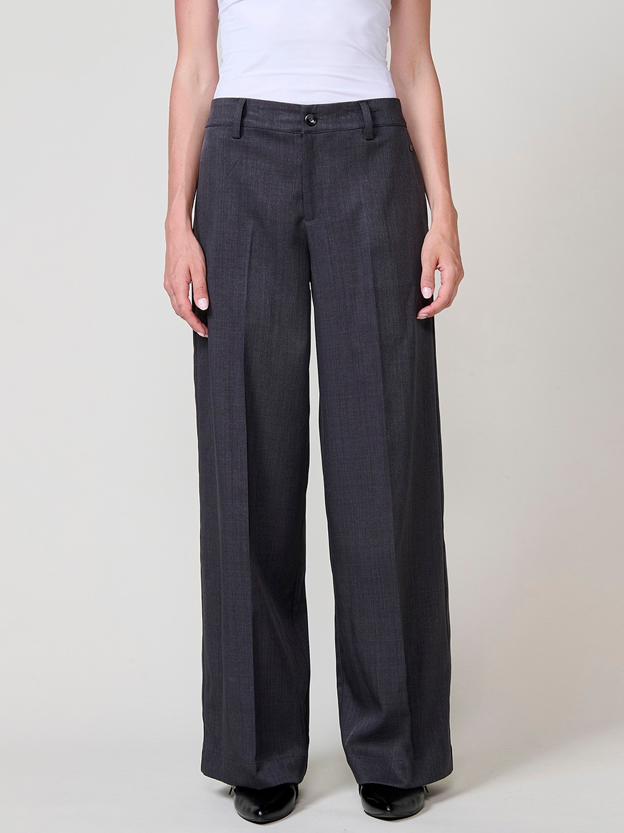 Women’s wide-leg high-rise pants with side pockets, belt loops, faux back welt pockets and Koröshi logo plate.
