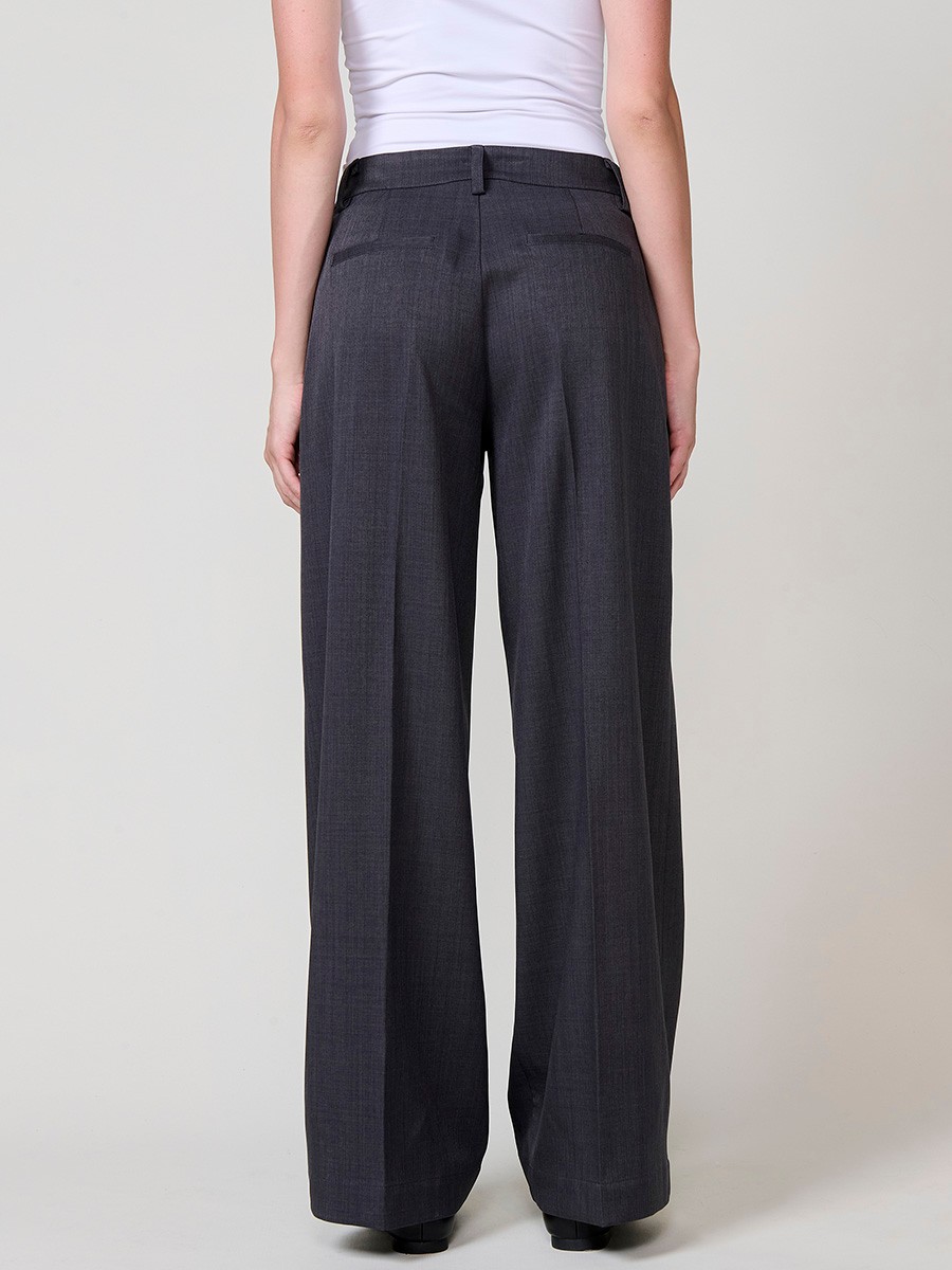 Women’s wide-leg high-rise pants with side pockets, belt loops, faux back welt pockets and Koröshi logo plate.
