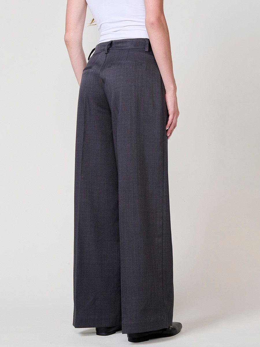 Women’s wide-leg high-rise pants with side pockets, belt loops, faux back welt pockets and Koröshi logo plate.