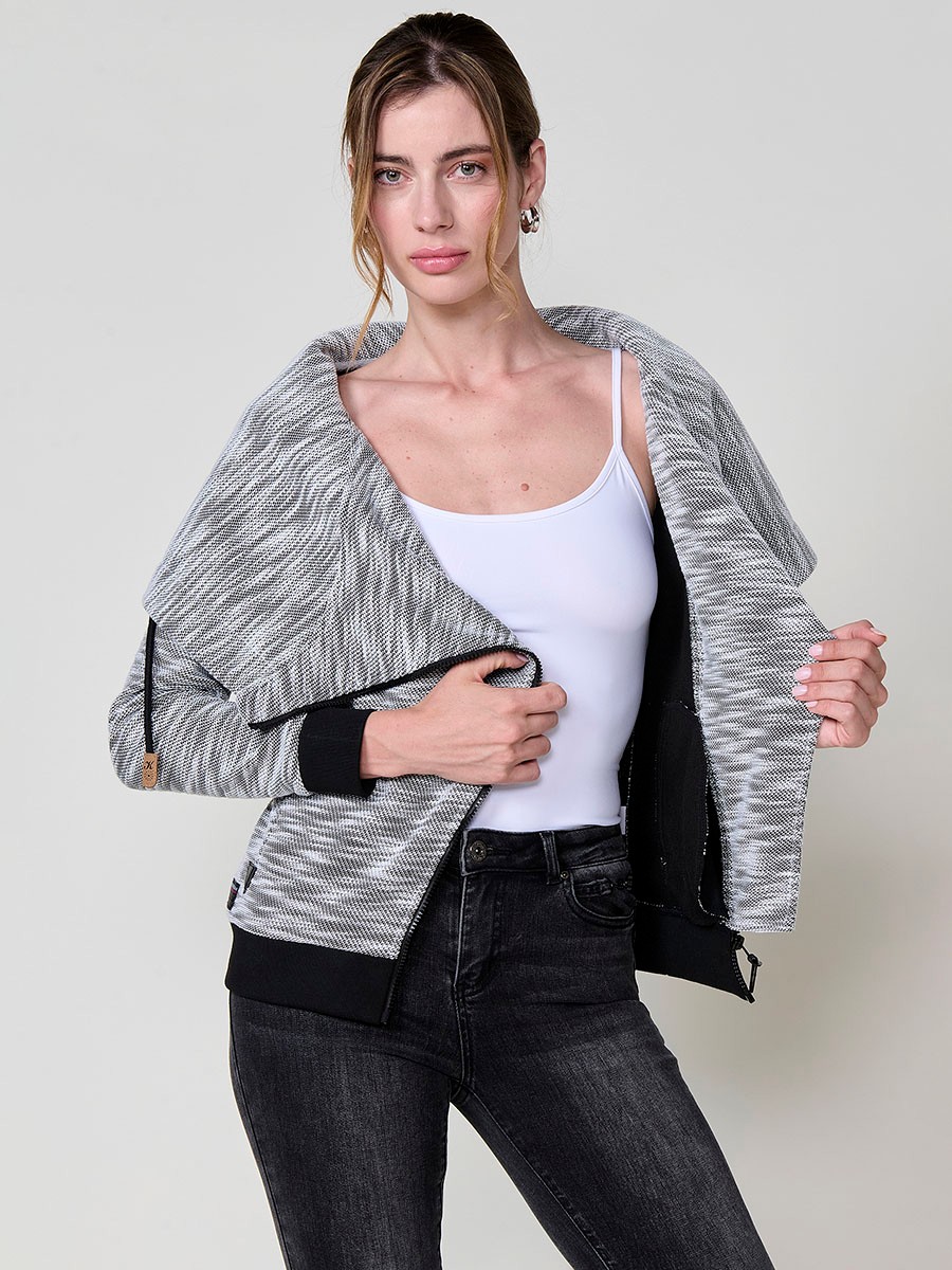 Sudadera abierta de mujer con capucha, tejido doble cara felpa estampada y polar interior, cremallera diagonal con tirador efecto piel. 7