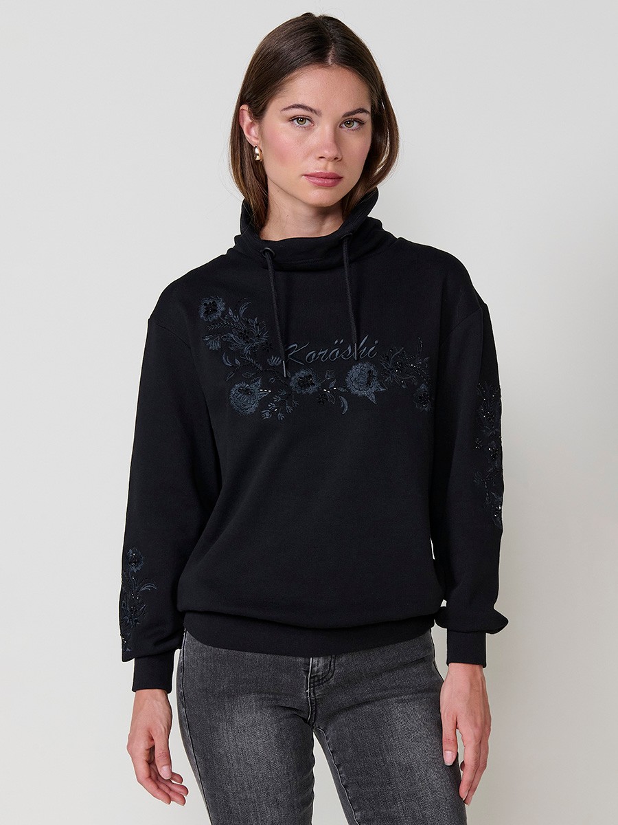 Sudadera de mujer cuello alto, tejido felpa perchado con interior polar, bordado floral brillante en frontal y mangas, puños y bajos de canalé.