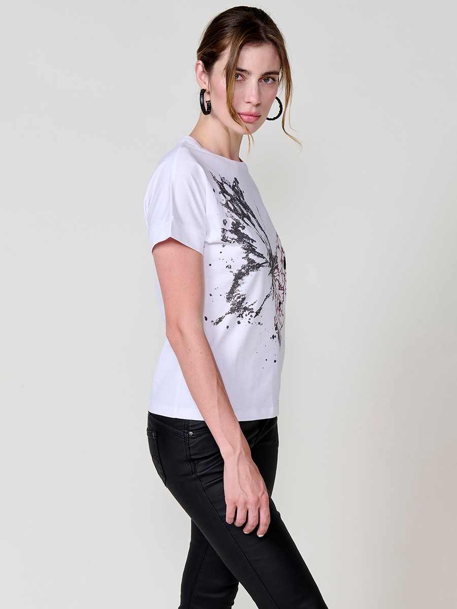Camiseta blanca mujer algodón con mariposa, flor foil y abalorios 5
