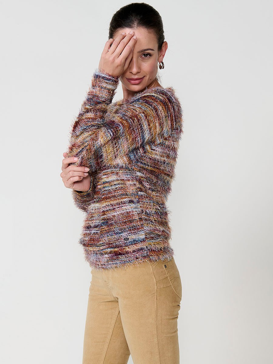 Jersey multicolor de punto para mujer con tacto efecto pelo, escote redondo y manga larga. Detalle de placa metálica con logo Koröshi.